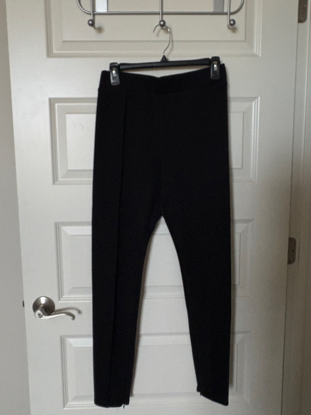 Black Women's Seamed Leggings size medium 8-10